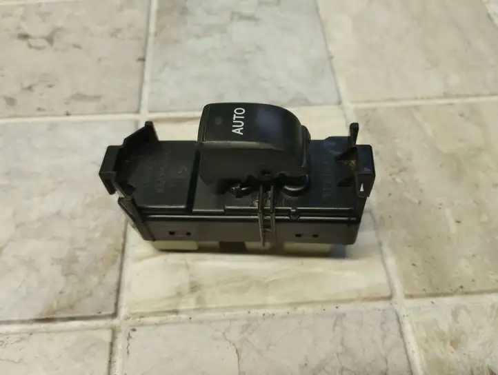 Toyota Corolla Verso E121 (2001 - 2004) 8403013031 Блок кнопок стеклоподъемников — фото 3