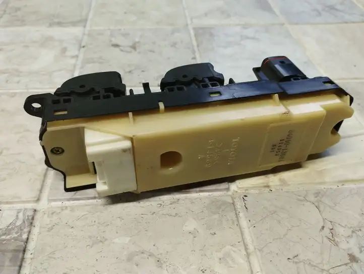 Toyota Corolla Verso E121 (2001 - 2004) 8404013081 Блок кнопок стеклоподъемников — фото 5