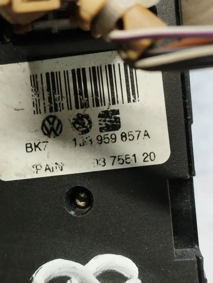 Skoda Fabia Mk1 (6Y) (1999 - 2007) 1J3959857A Блок кнопок стеклоподъемников — фото 3