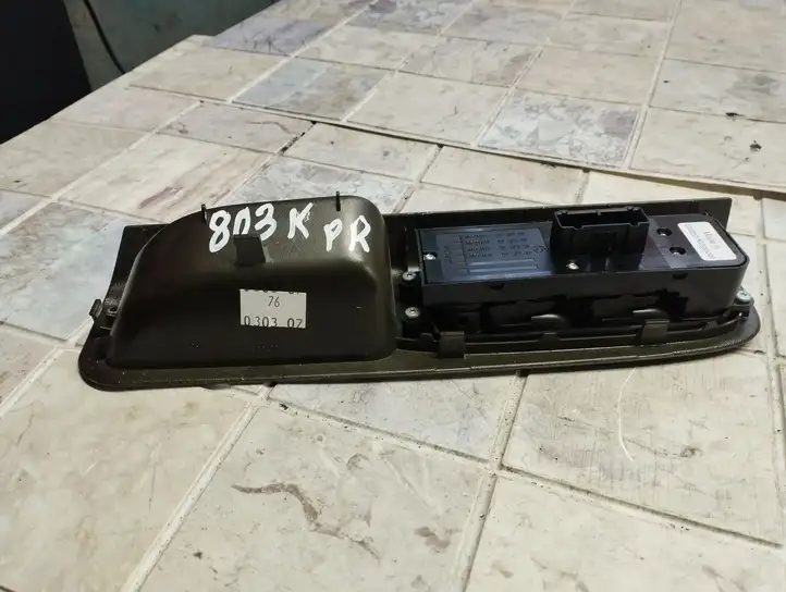 Volvo V50 (2004 - 2008) 30773427 Кнопка стеклоподъемников — фото 2