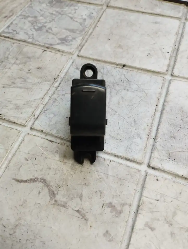Nissan Note (E11) (2006 - 2014) Кнопка стеклоподъемников — фото 1