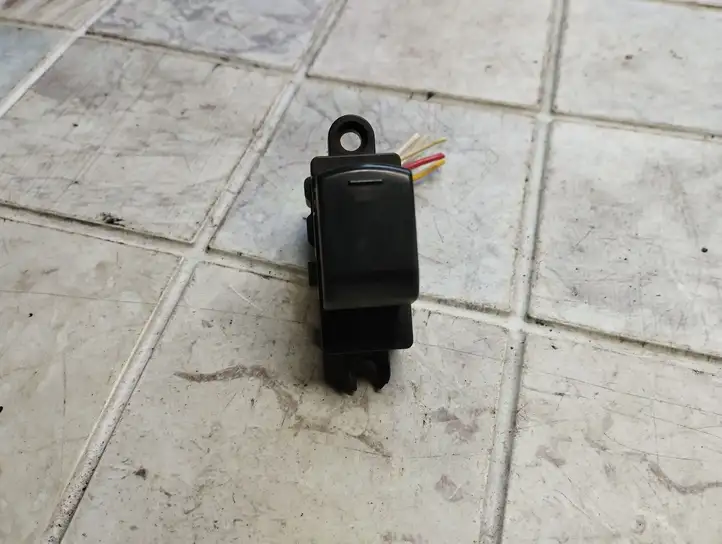 Nissan Note (E11) (2006 - 2014) Кнопка стеклоподъемников — фото 1