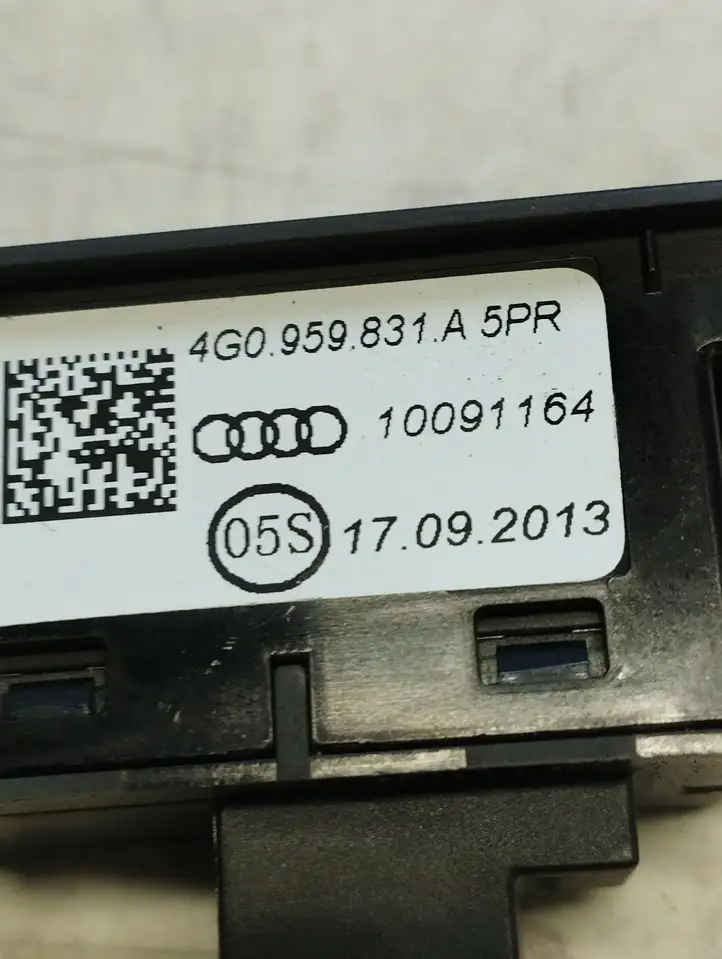 Audi A6 C7 (2011 - 2014) 4G0959831A Кнопка закрытия багажника — фото 3