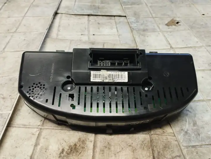 Volkswagen PASSAT B6 (2005 - 2010)  3C0920871X Спидометр (приборный щиток)