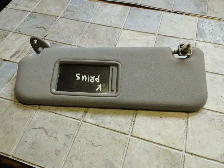 Toyota Prius (XW20) (2003 - 2009) Солнцезащитный козырек — фото 1