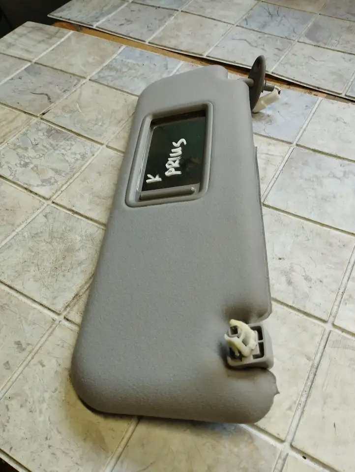 Toyota Prius (XW20) (2003 - 2009) Солнцезащитный козырек — фото 3