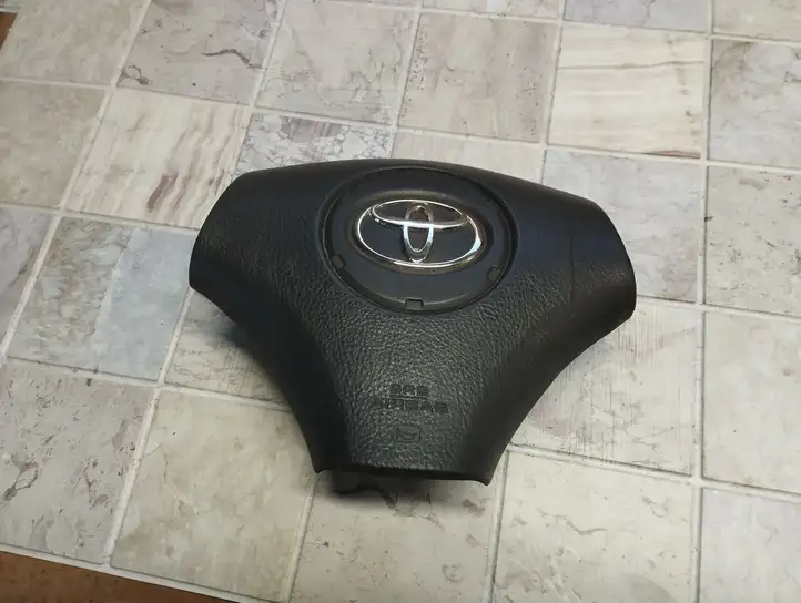 Toyota Corolla Verso E121 (2001 - 2004) Подушка безопасности руля — фото 1