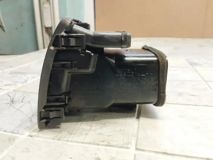 Toyota Corolla Verso E121 (2001 - 2004) 5566013020 Боковой воздушный дефлектор — фото 3