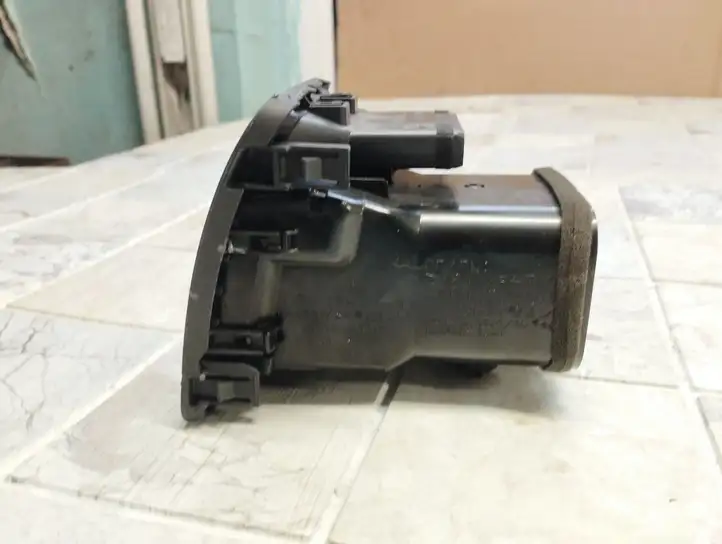 Toyota Corolla Verso E121 (2001 - 2004) 5566013020 Боковой воздушный дефлектор — фото 2