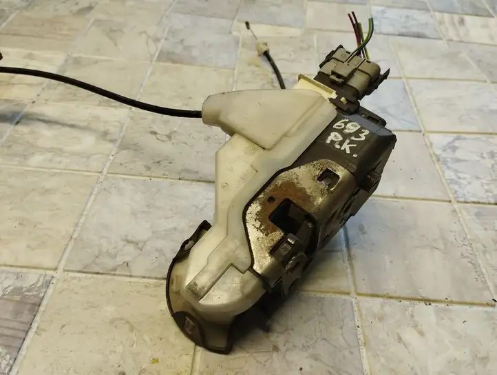 Peugeot 5008 (2009 - 2013)  3351A1957J8 Замок передней двери