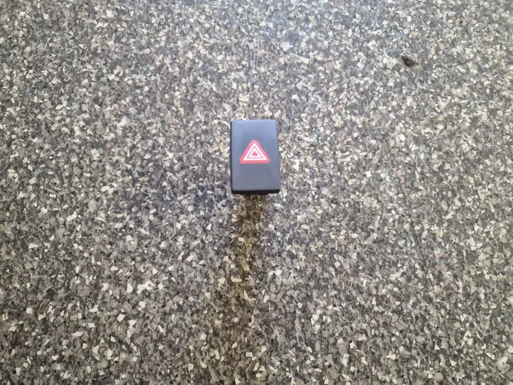 Volkswagen Golf VI (2009 - 2013) Включатель аварийных фонарей — фото 3