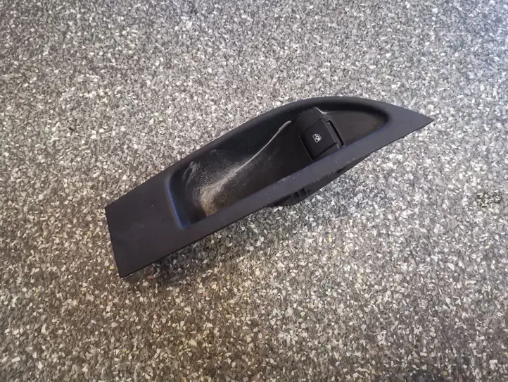 Opel Astra J (2009 - 2012) 13301888 Кнопка стеклоподъемников — фото 1