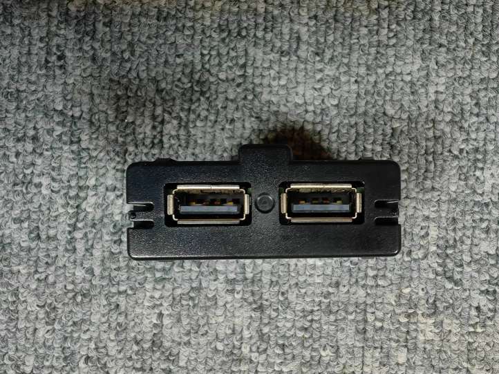 5Q0035726L Seat Ateca USB jungtis