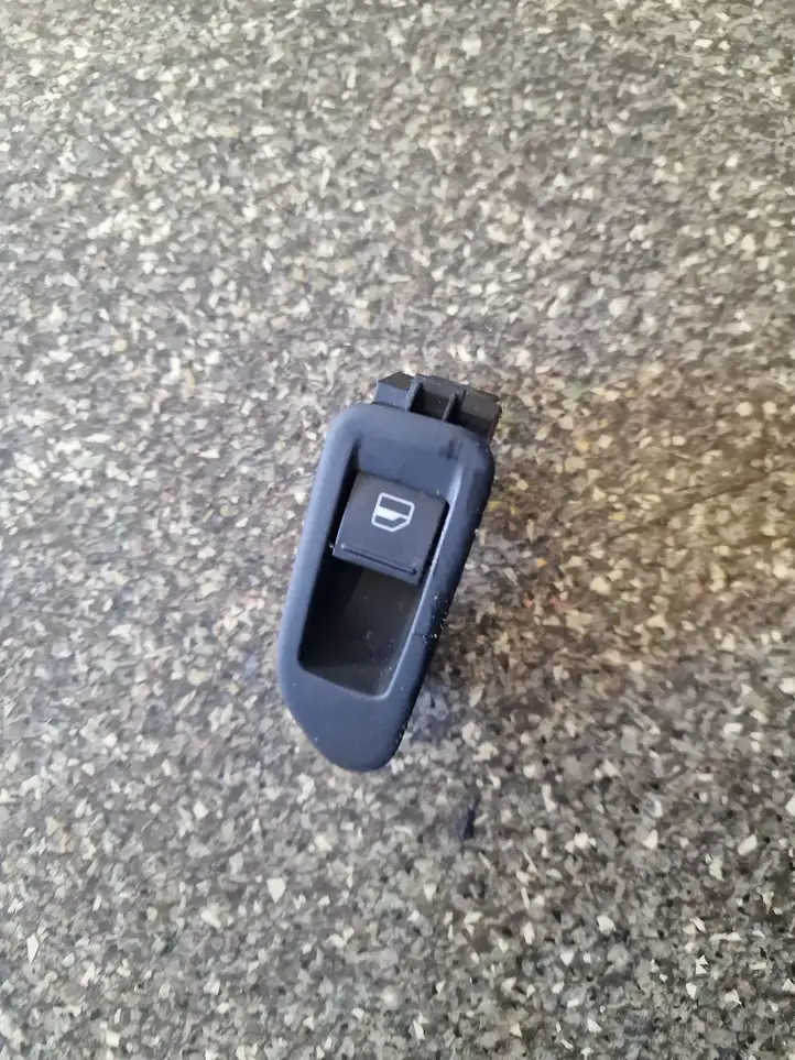 Volkswagen Golf VI (2009 - 2013) Кнопка стеклоподъемников — фото 3