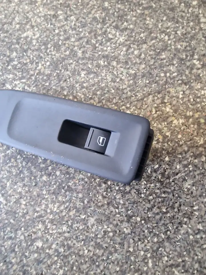 Volkswagen Golf VI (2009 - 2013) Кнопка стеклоподъемников — фото 3