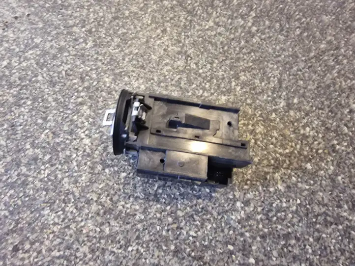 Volkswagen PASSAT B6 (2005 - 2010)   Замок зажигания