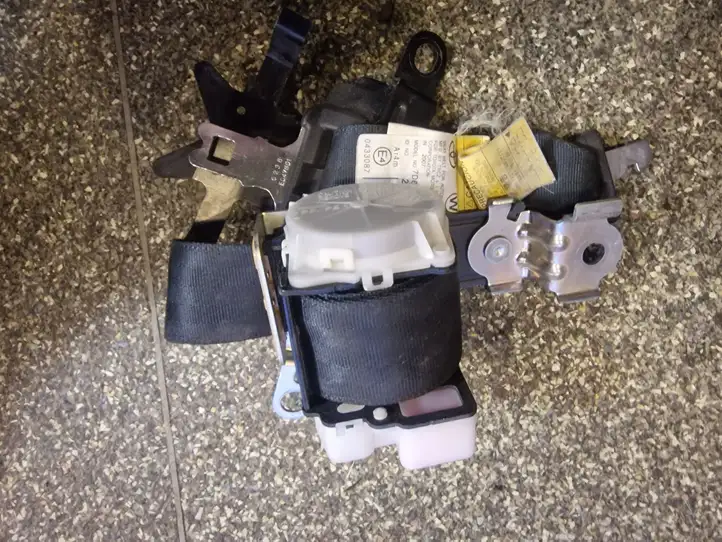 Toyota Corolla Verso AR10 (2004 - 2009) Задний ремень безопасности — фото 2