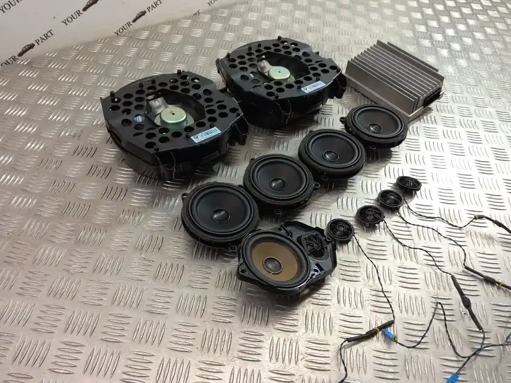 BMW 5 F10 F11 (2009 - 2016)  9275578 Звукоусилитель