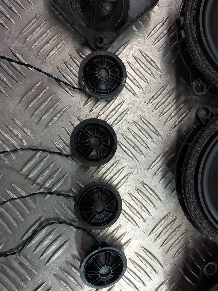 BMW 5 F10 F11 (2009 - 2016)  9275578 Звукоусилитель