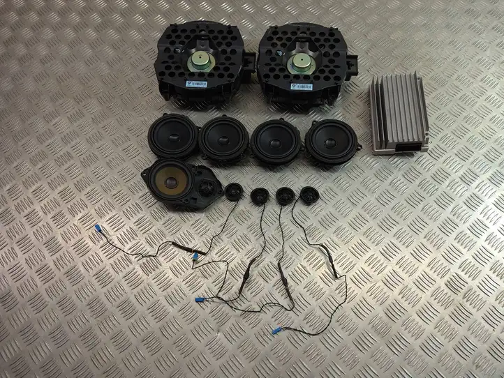 BMW 5 F10 F11 (2009 - 2016)  9275578 Звукоусилитель