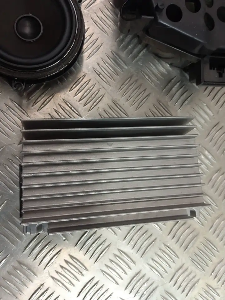 BMW 5 F10 F11 (2009 - 2016)  9275578 Звукоусилитель