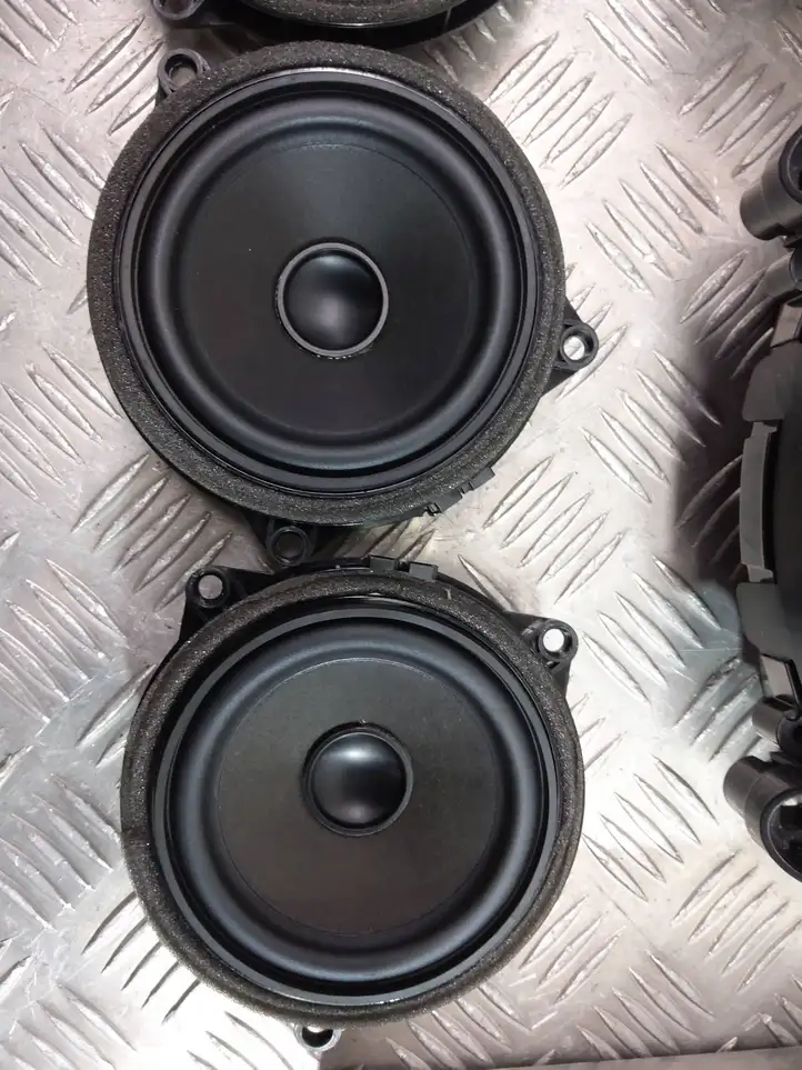 BMW 5 F10 F11 (2009 - 2016)  9275578 Звукоусилитель