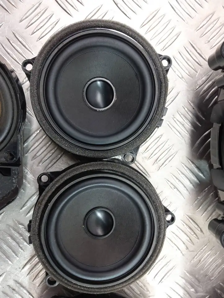 BMW 5 F10 F11 (2009 - 2016)  9275578 Звукоусилитель