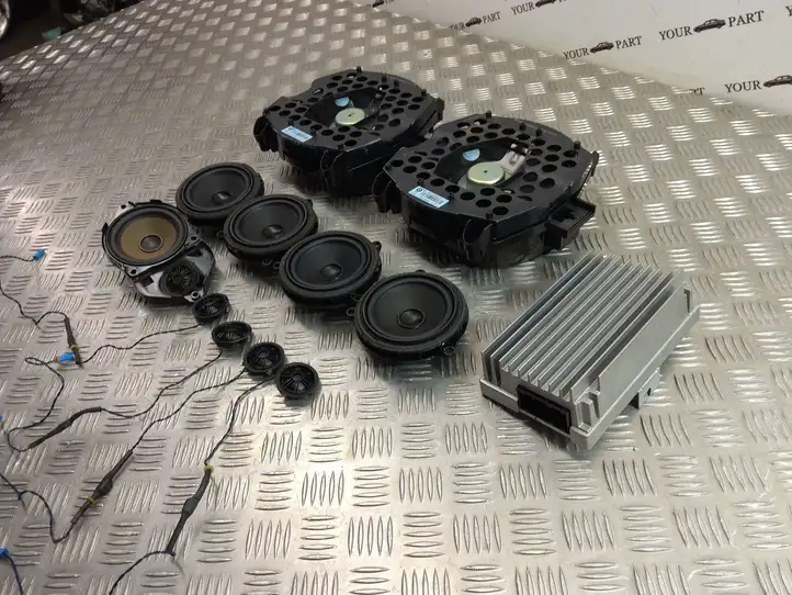 BMW 5 F10 F11 (2009 - 2016)  9275578 Звукоусилитель