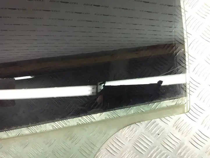 BMW 3 E90 E91 (2005 - 2012) 43R001582 Стекло задней двери — фото 9