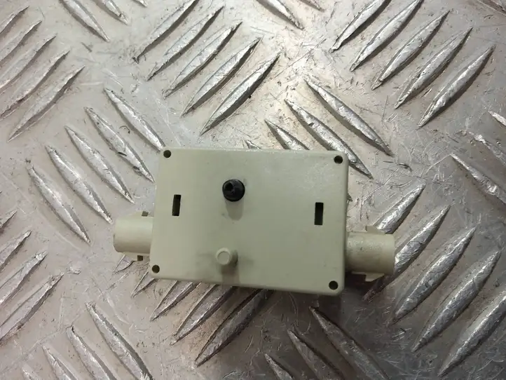 BMW 3 E90 E91 (2005 - 2012) 6990090 Усилитель антенны — фото 4