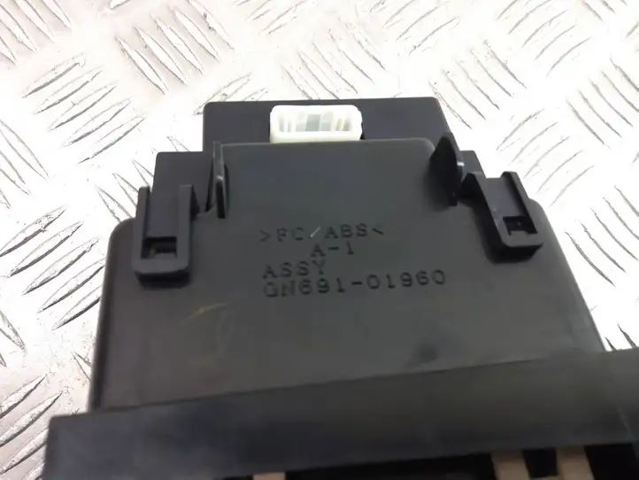 Lexus GS 300 350 430 450h (2004 - 2007)  84010-30220 Мултифункционный включатель управления / ручка