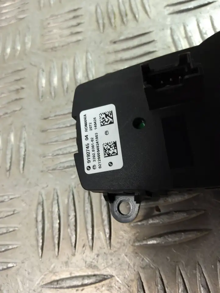 BMW X3 F25 (2010 - 2017) 9192745 Включатель фонарей — фото 2