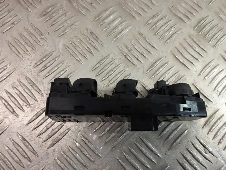 BMW X3 F25 (2010 - 2017) 9208111 Кнопка стеклоподъемников — фото 7