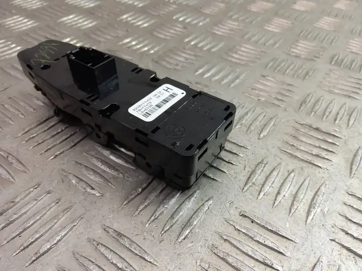 BMW X3 F25 (2010 - 2017) 9208111 Кнопка стеклоподъемников — фото 9