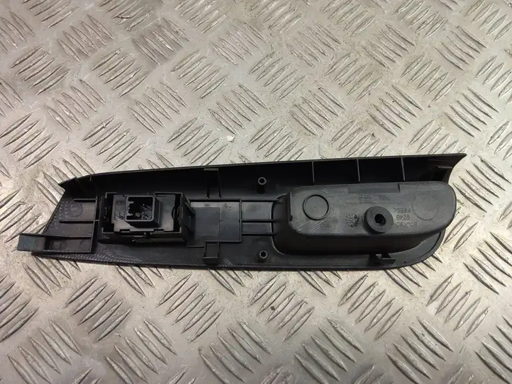 Toyota Corolla E120 E130 (2000 - 2004) 8480102381B0 Кнопка стеклоподъемников — фото 2