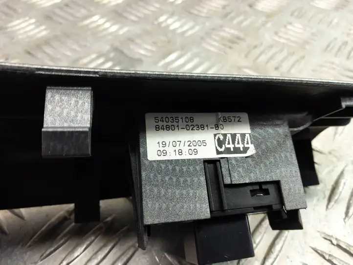 Toyota Corolla E120 E130 (2000 - 2004) 8480102381B0 Кнопка стеклоподъемников — фото 4