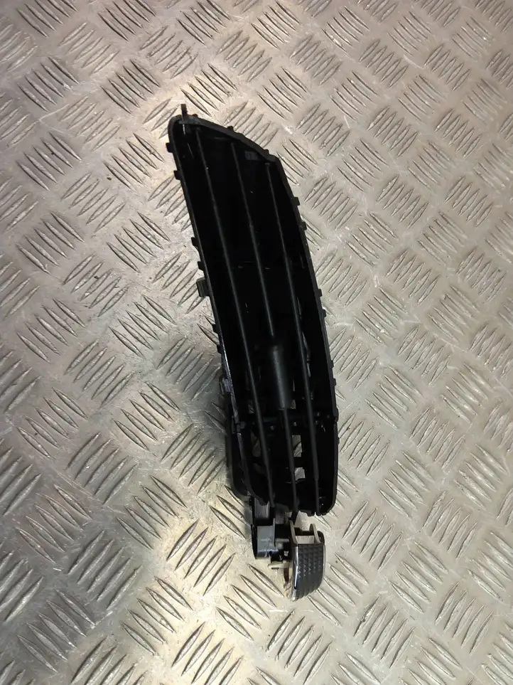 Ford C-MAX II (2010 - 2015) 07465000 Центральный воздушный дефлектор — фото 1