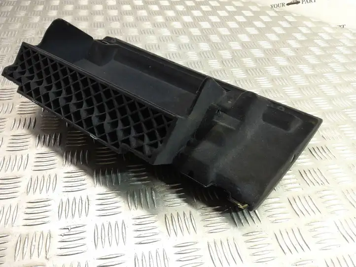 BMW 7 E65 E66 (2001 - 2008)   Ящик для вещей