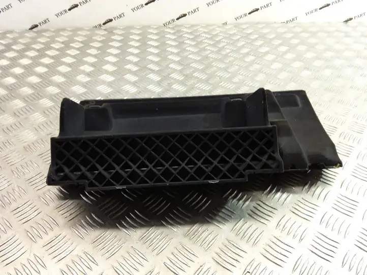 BMW 7 E65 E66 (2001 - 2008)   Ящик для вещей