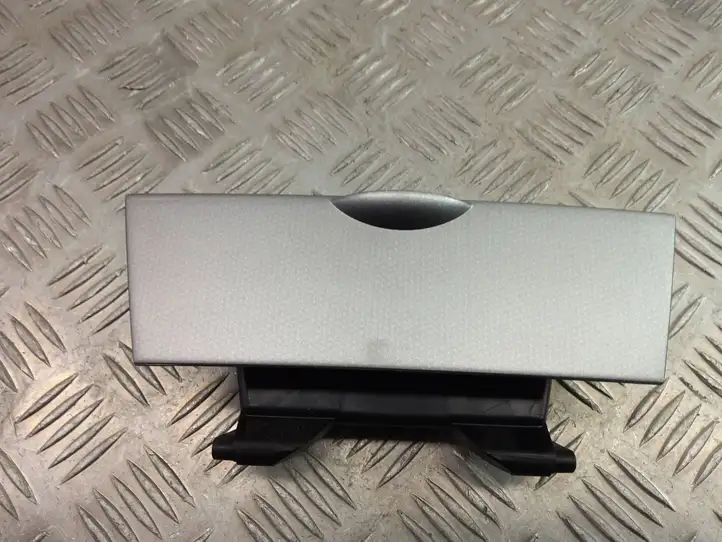 Toyota Corolla E120 E130 (2000 - 2004) 7411102060 Передняя пепельница — фото 9