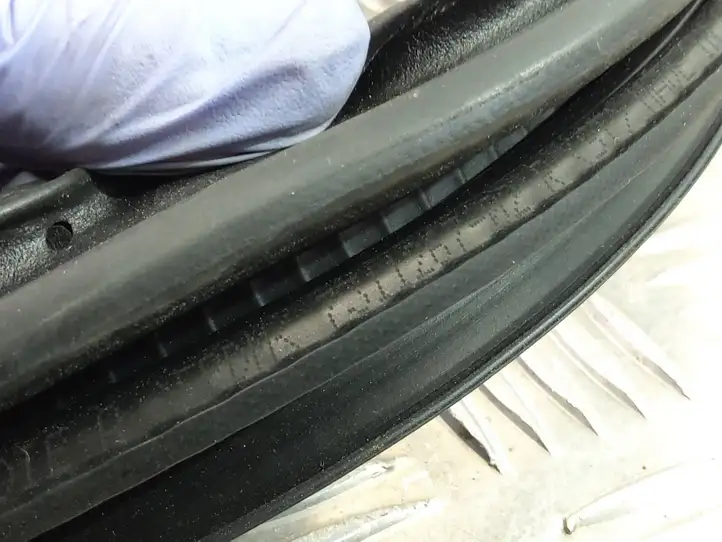 BMW X3 F25 (2010 - 2017) 7311267 Уплотнитель кузова — фото 5