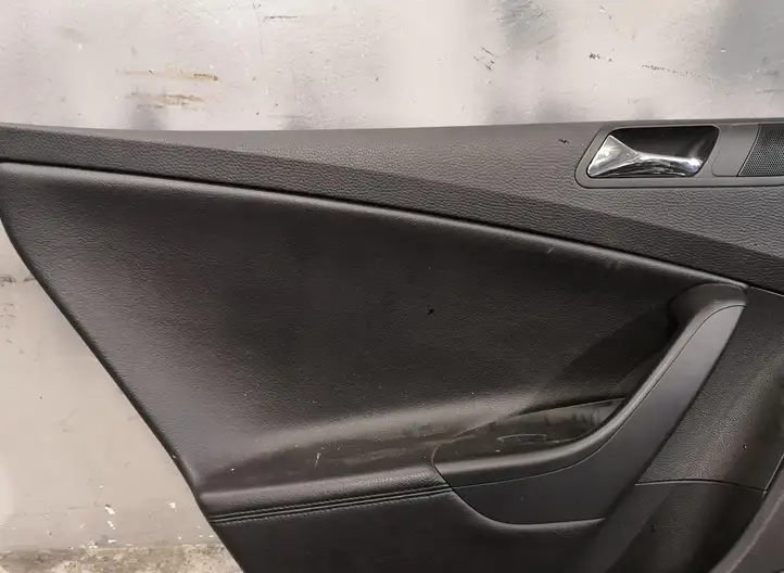 Volkswagen PASSAT B6 (2005 - 2010) Обшивка задней двери — фото 2