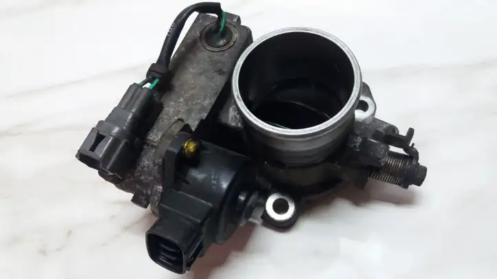Toyota Avensis T220 (2000 - 2003) 8967221020 Дроссельная заслонка — фото 1