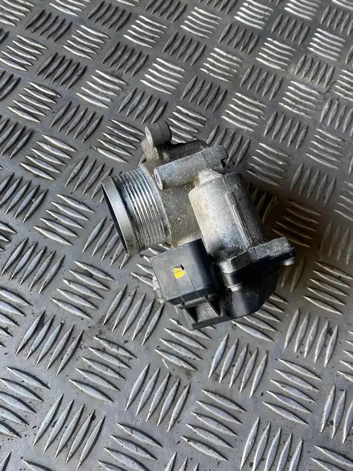Audi A4 S4 B8 8K (2007 - 2011) 03L128063E Дроссельная заслонка — фото 1