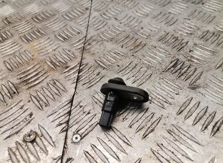 Toyota Yaris (2005 - 2009) Датчик открытия задней двери — фото 2