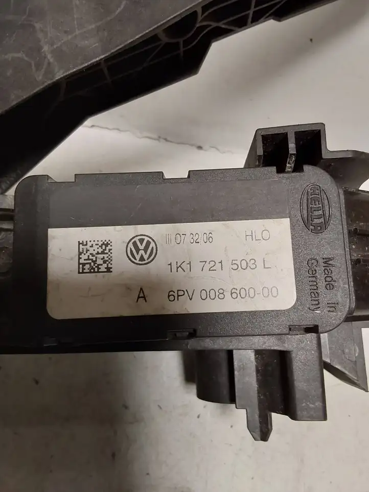 Volkswagen PASSAT B6 (2005 - 2010) 1K1721503L Педаль акселератора — фото 2