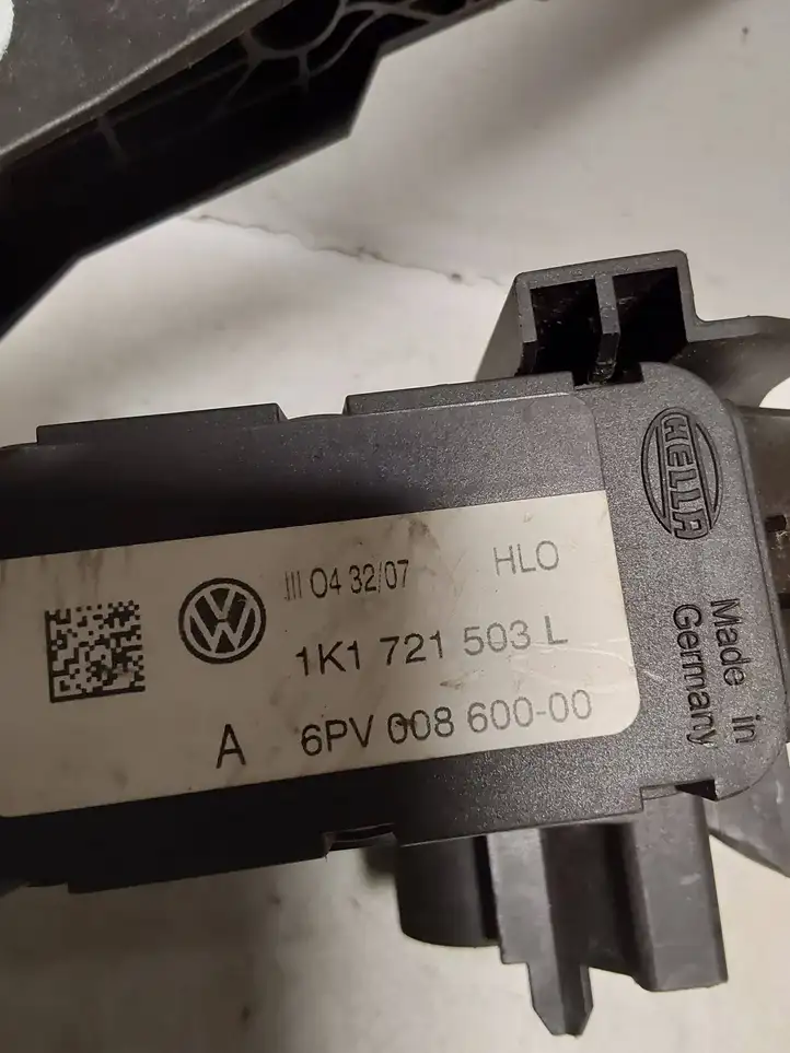 Volkswagen PASSAT B6 (2005 - 2010) 1K1721503L Педаль акселератора — фото 2