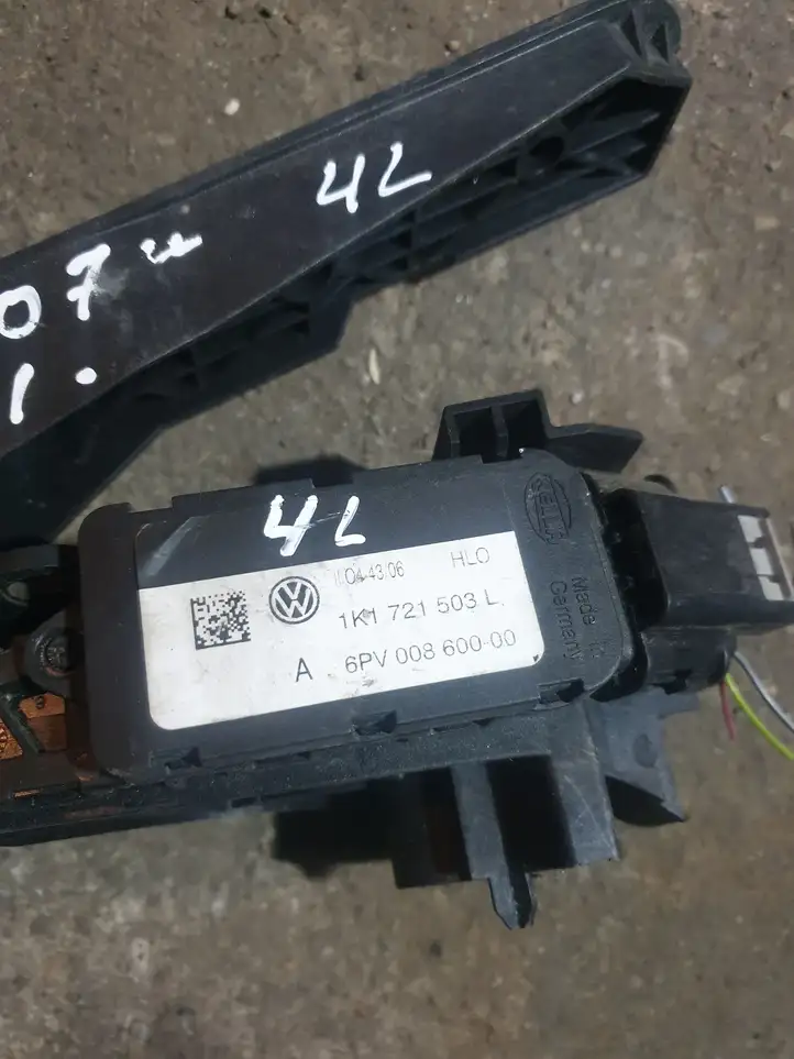 Volkswagen PASSAT B6 (2005 - 2010) 1K1721503L Педаль акселератора — фото 2