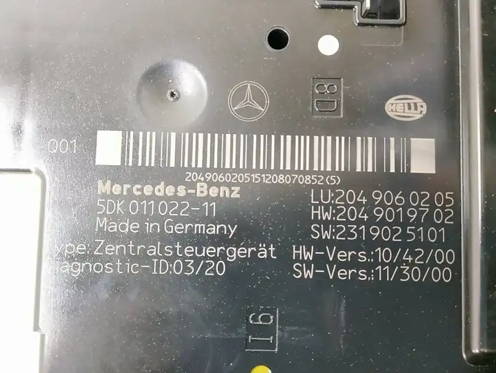 Mercedes-Benz C W204 (2007 - 2014) 2049060205 Блок предохранителей — фото 3