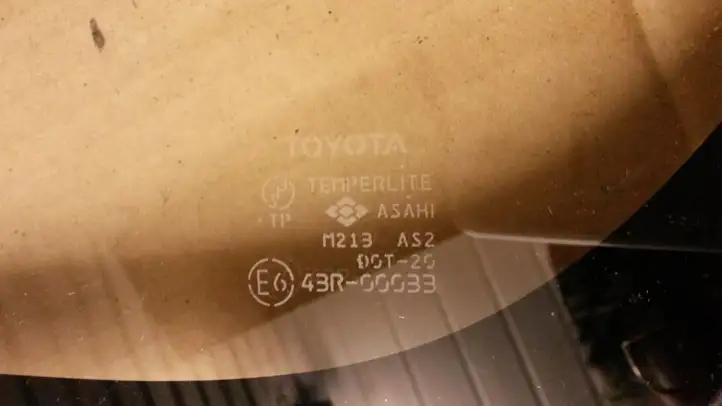 Toyota Corolla Verso E121 (2001 - 2004) Треугольное стекло кузова — фото 4